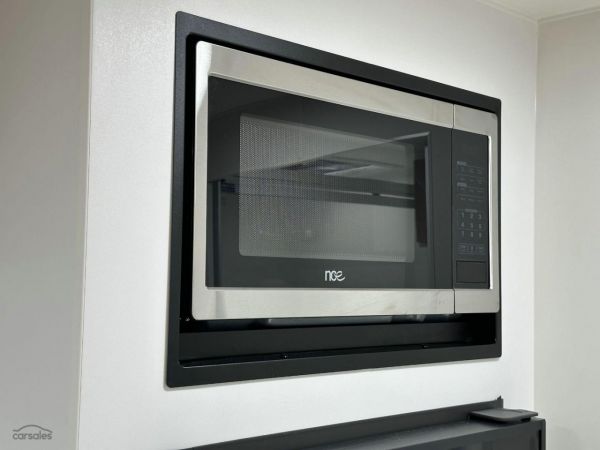 2025 Supreme 1800_R_K1E3_S Classic Tourer 18' image