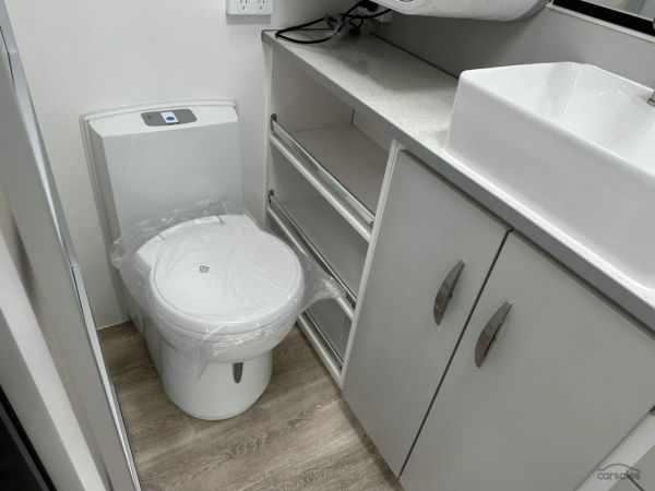 2025 Supreme 1800_R_K1E3_S Classic Tourer 18' image