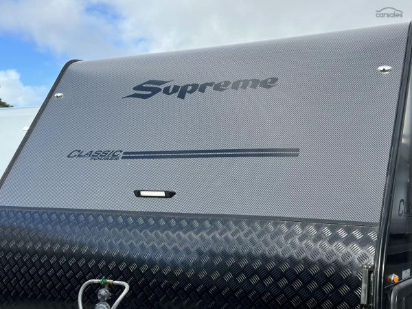 2025 Supreme 1800_R_K1E3_S Classic Tourer 18' image