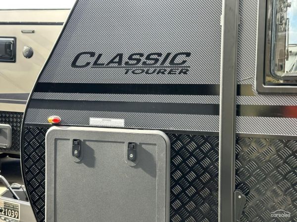 2025 Supreme 1800_R_K1E3_S Classic Tourer 18' image