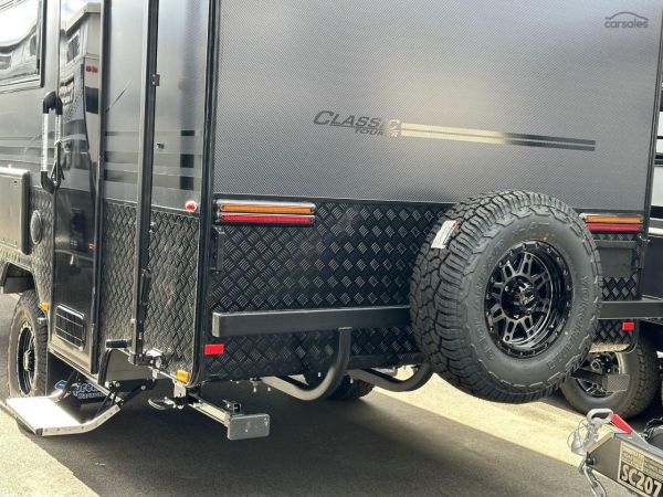 2025 Supreme 1800_R_K1E3_S Classic Tourer 18' image