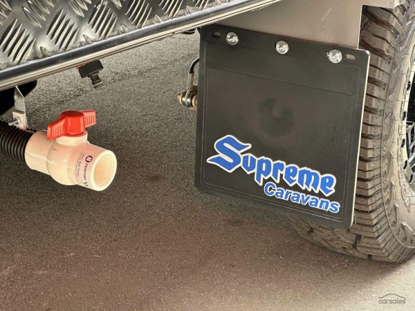 2025 Supreme 1800_R_K1E3_S Classic Tourer 18' image