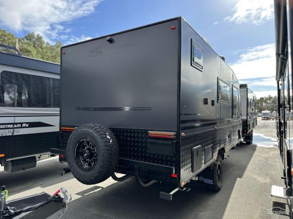 2025 Supreme 1800_R_K1E3_S Classic Tourer 18' image