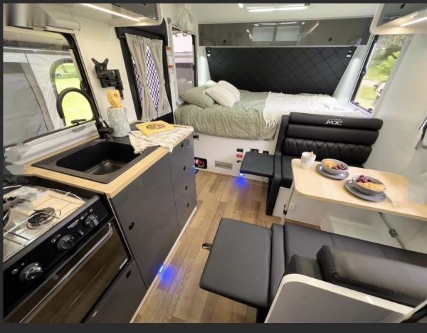 2024 Market Direct Campers Xt16 Hr E/W Caravan image