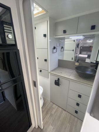 2022 Essential Grant Cruiser Caravan image