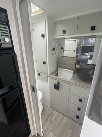 2022 Essential Grant Cruiser Caravan image