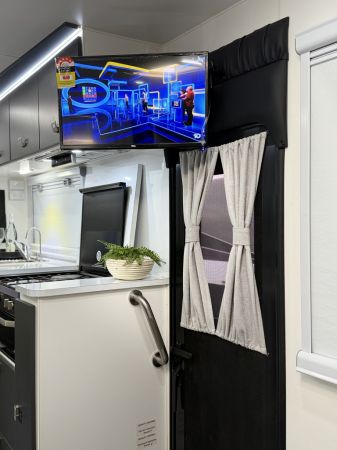 **** Reduced Price *** 2023 Design RV Forerunner Caravan image