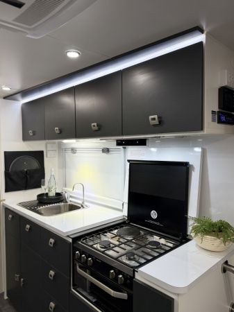 **** Reduced Price *** 2023 Design RV Forerunner Caravan image