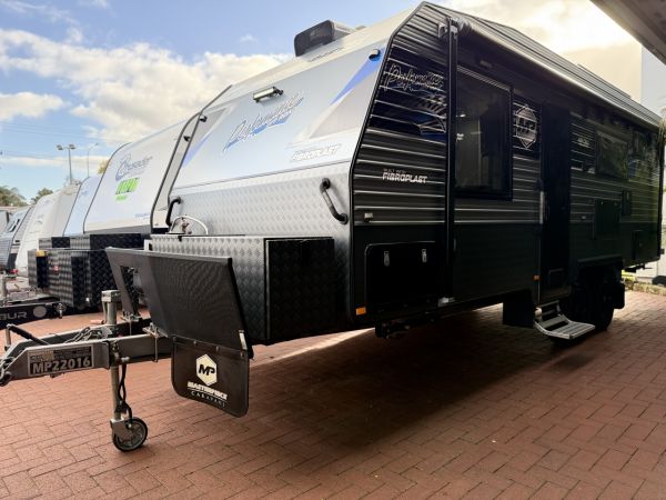 2022 Masterpiece Performance Caravan image