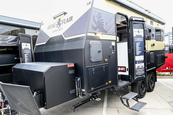 2025 Royal Flair Razor Xt 17'6-1 Caravan image