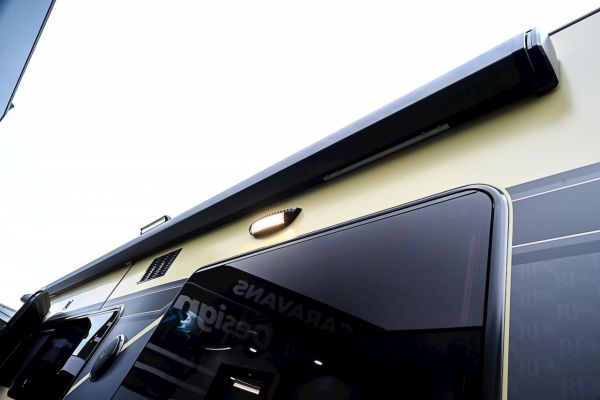 2025 Royal Flair Razor Xt 17'6-1 Caravan image