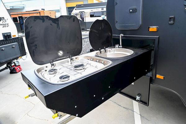 2025 Royal Flair Razor Xt 17'6-1 Caravan image