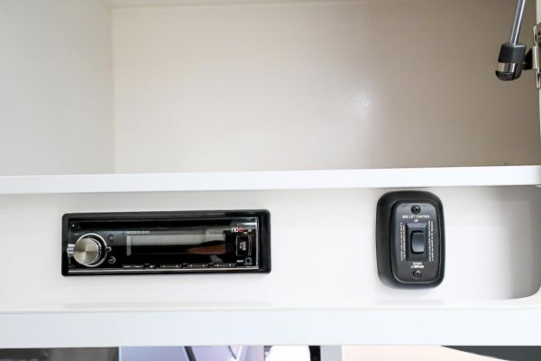 2025 Royal Flair Razor Xt 17'6-1 Caravan image