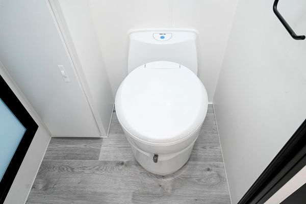 2025 Royal Flair Razor Xt 17'6-1 Caravan image