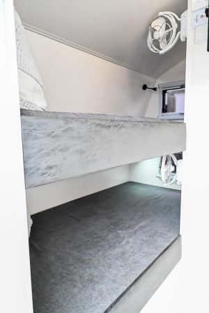 2025 Royal Flair Razor Xt 17'6-1 Caravan image