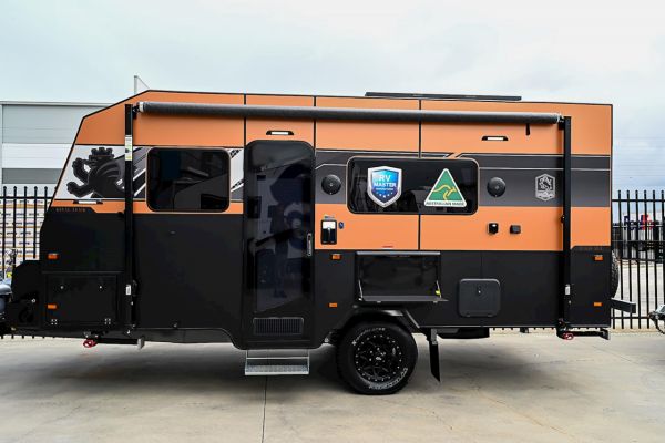 2025 Royal Flair Designer Series 17' Caravan image