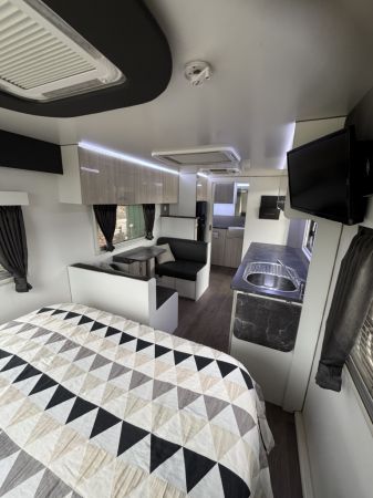 2017 Bailey Astro Rangefinder Caravan image
