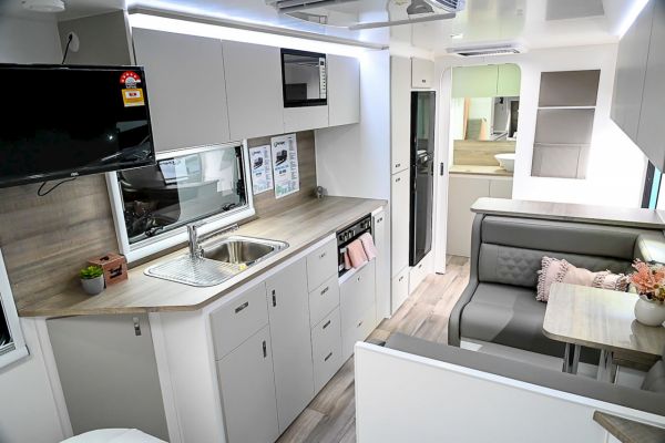 2025 Design RV Odyssey V5-2 Caravan image