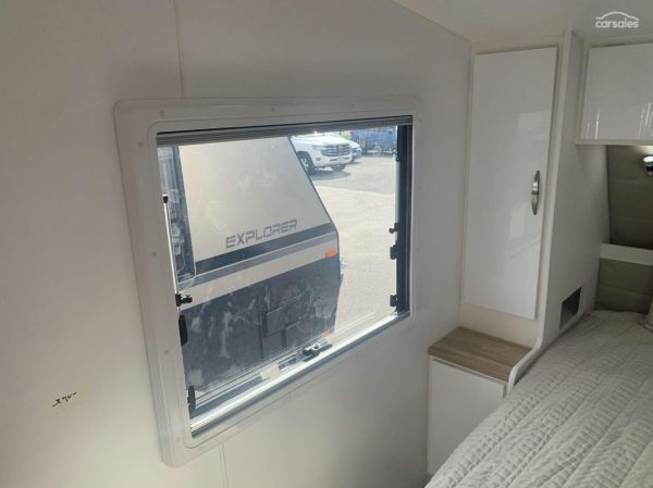 2025 Supreme 2000_R_K1E1_T Classic Tourer 20' image