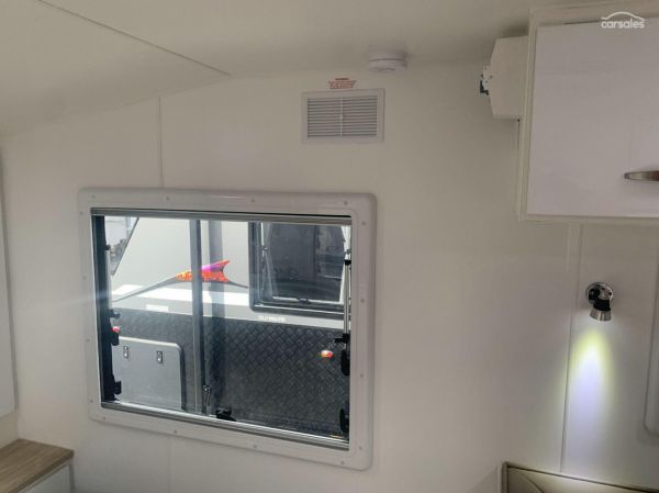 2025 Supreme 2000_R_K1E1_T Classic Tourer 20' image