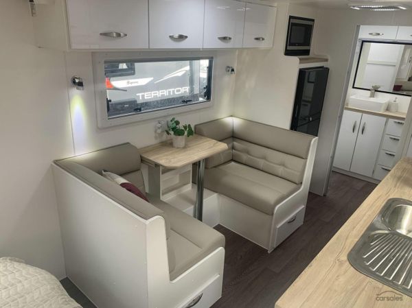 2025 Supreme 2000_R_K1E1_T Classic Tourer 20' image