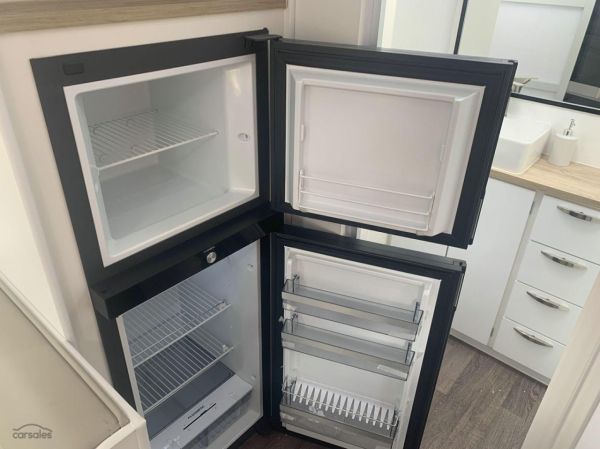 2025 Supreme 2000_R_K1E1_T Classic Tourer 20' image