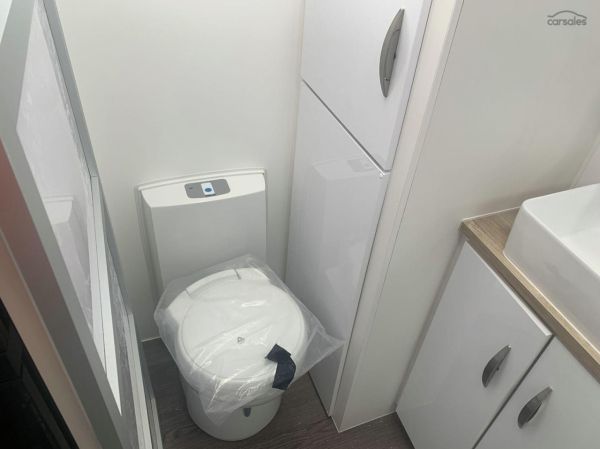 2025 Supreme 2000_R_K1E1_T Classic Tourer 20' image