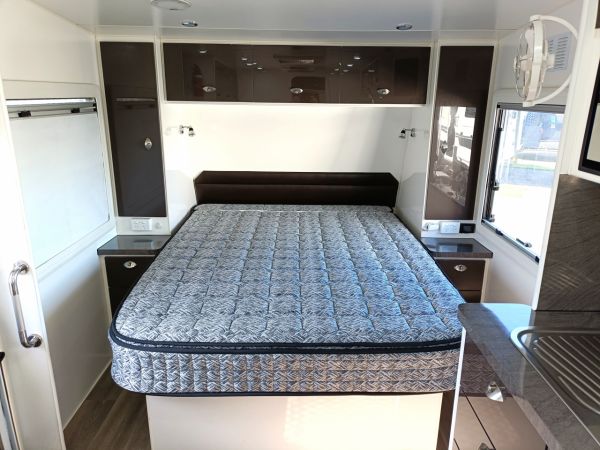 2017 Safari Delta 186 Ensuite Full Caravan image