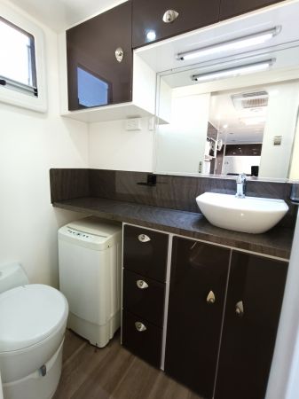 2017 Safari Delta 186 Ensuite Full Caravan image