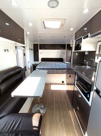 2017 Safari Delta 186 Ensuite Full Caravan image