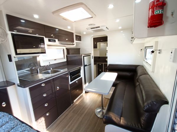 2017 Safari Delta 186 Ensuite Full Caravan image