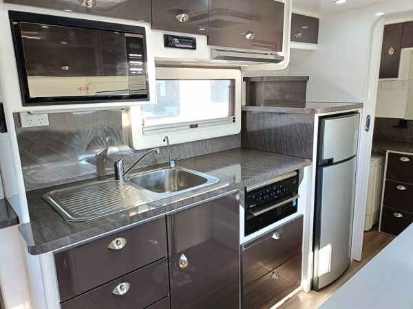 2017 Safari Delta 186 Ensuite Full Caravan image