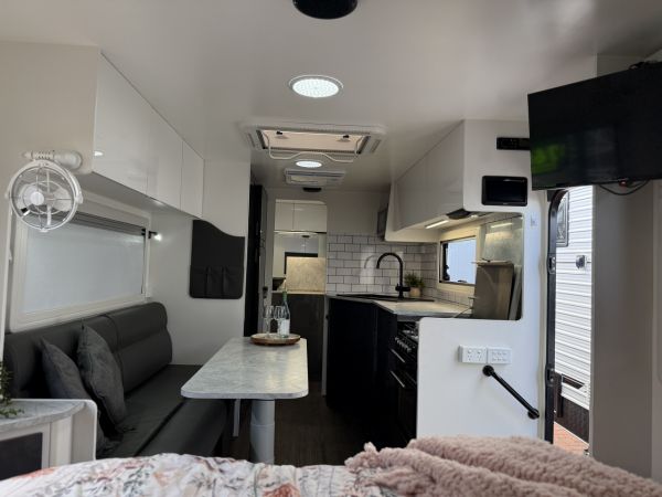 2022 Retreat WHITSUNDAY Caravan image