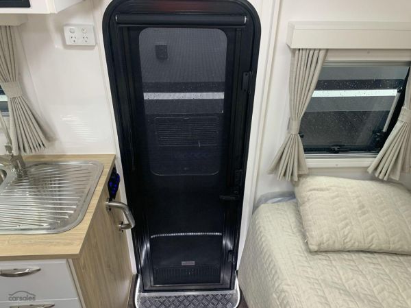 2025 Supreme 1560_C_K1E3_S Territory Hybrid 15'6 image