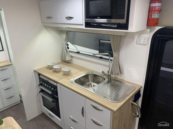 2025 Supreme 1560_C_K1E3_S Territory Hybrid 15'6 image