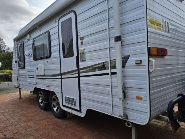 2010 Nova VITA Caravan image