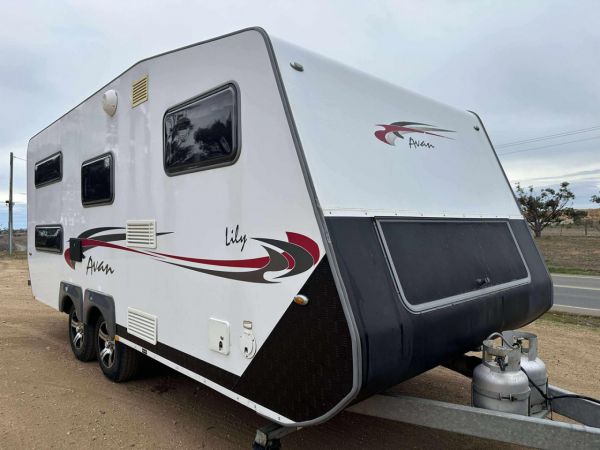 2013 Avan Lily Caravan image