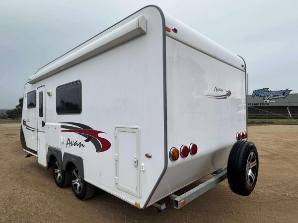 2013 Avan Lily Caravan image