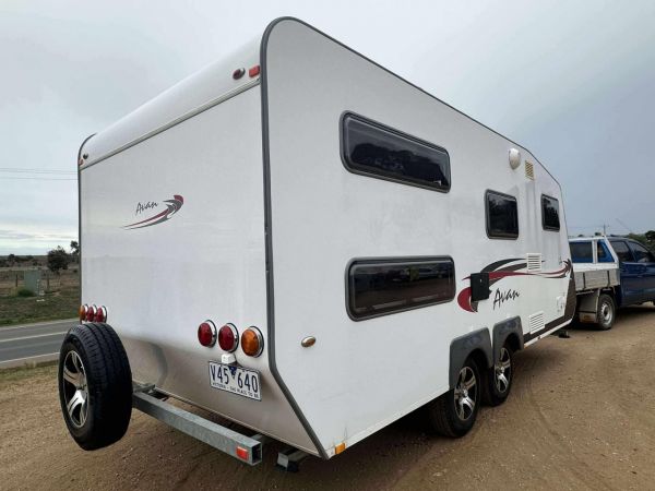 2013 Avan Lily Caravan image