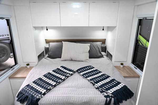 2025 Royal Flair Micron 16'6-1 Caravan image