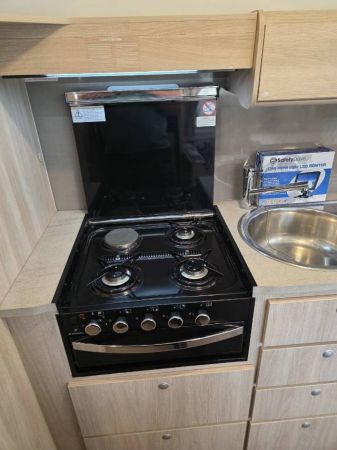 2016 Jayco Starcraft 16.67 Pop Top SINGLE BEDS image