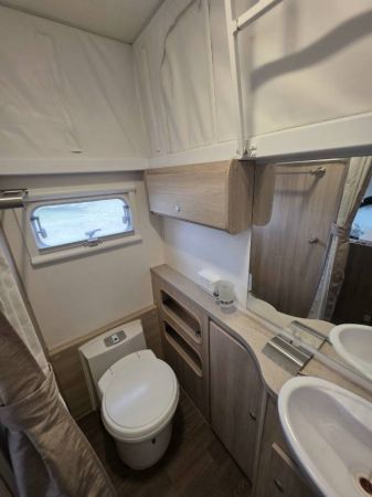 2016 Jayco Starcraft 16.67 Pop Top SINGLE BEDS image