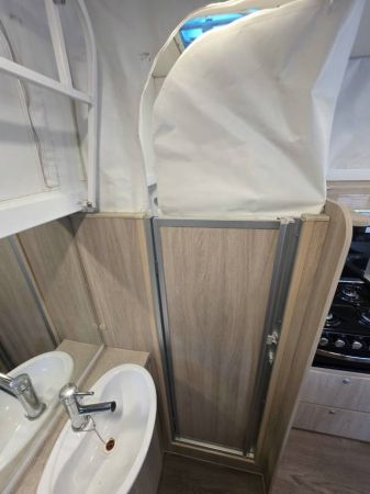 2016 Jayco Starcraft 16.67 Pop Top SINGLE BEDS image