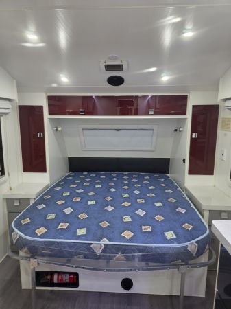 2017 Lotus Trooper Tr196Cl Off Road Caravan image