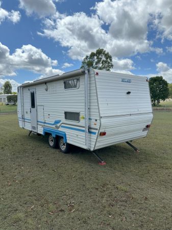1986 Millard Sunseeka Family Bunk Van Caravan image