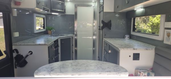 2019 Vacationer Roadtracker Caravan image