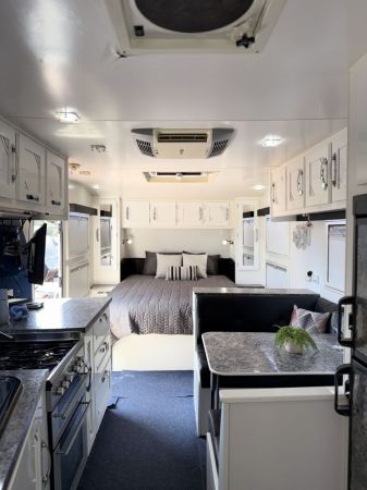 *** Sold *** 2014 Sunland Caravans Patriot Se Caravan image