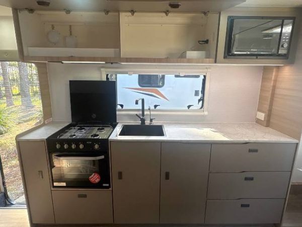 2025 Jayco Discovery Caravan 21.66-4.DY-MY25 image