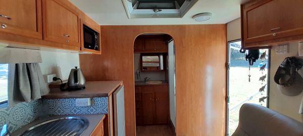 2006 Paramount Delta Full Caravan image