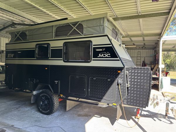 2020 MDC XT14E Hybrid Pop Top image